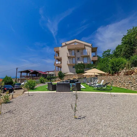 Komfortables Nur 350 Meter Zum Mit Meerblick, Pool, Aussendusche Apartamento