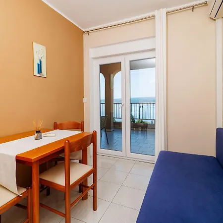 Komfortables Nur 350 Meter Zum Mit Meerblick, Pool, Aussendusche Dramalj