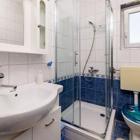 Komfortables Nur 350 Meter Zum Mit Meerblick, Pool, Aussendusche * Dramalj