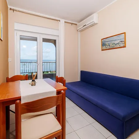 Komfortables Nur 350 Meter Zum Mit Meerblick, Pool, Aussendusche Apartmán Dramalj