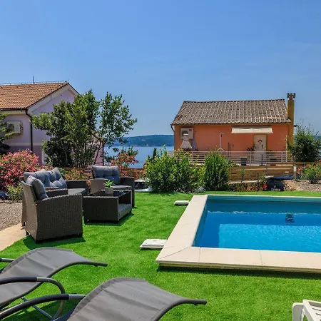 Komfortables Nur 350 Meter Zum Mit Meerblick, Pool, Aussendusche * Dramalj