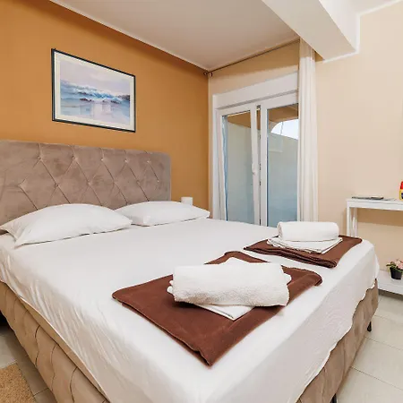 Komfortables Nur 350 Meter Zum Mit Meerblick, Pool, Aussendusche