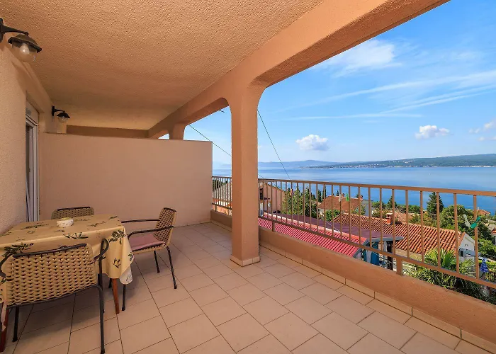 Komfortables Nur 350 Meter Zum Mit Meerblick, Pool, Aussendusche Dramalj