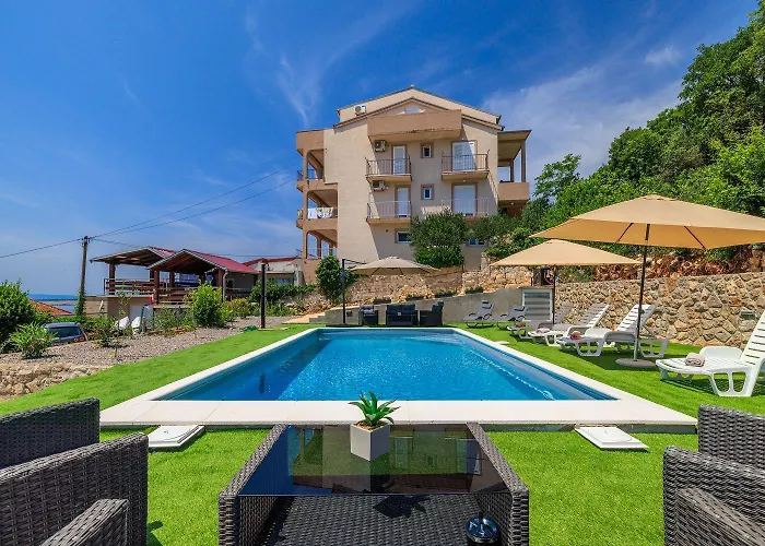 Komfortables Nur 350 Meter Zum Mit Meerblick, Pool, Aussendusche Apartman Dramalj